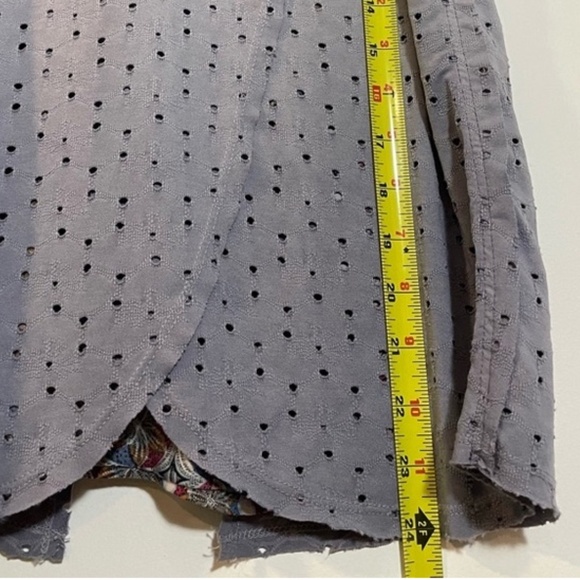 Gimmicks by BKE Lavender Lace Sleeveless Top. Sz Medium - Picture 4 of 6